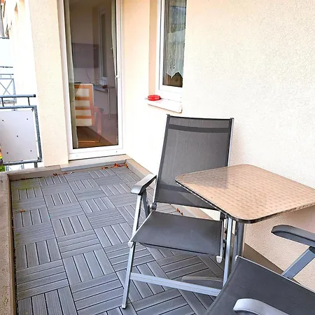 Sonnige Mit Balkon Im Zentrum Апартаменты *